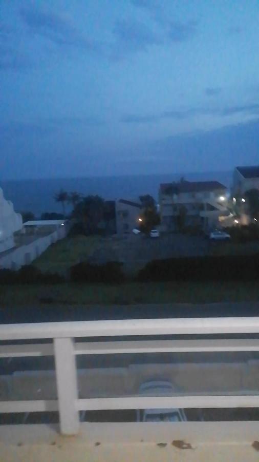 15 Uvongo Square Appartement *