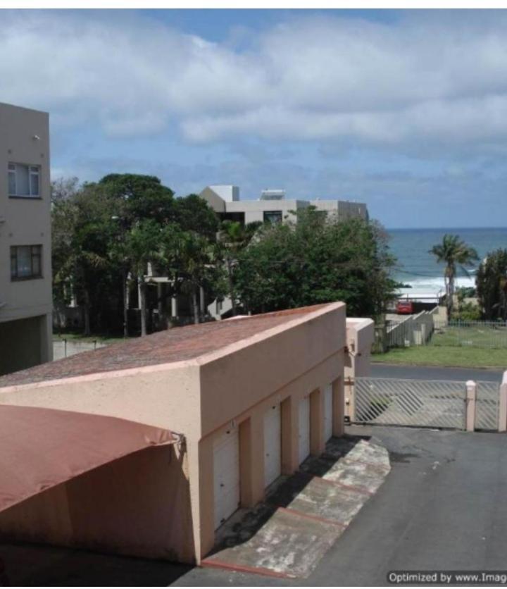 15 Uvongo Square Appartement *